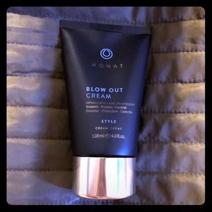 Monat blow out cream